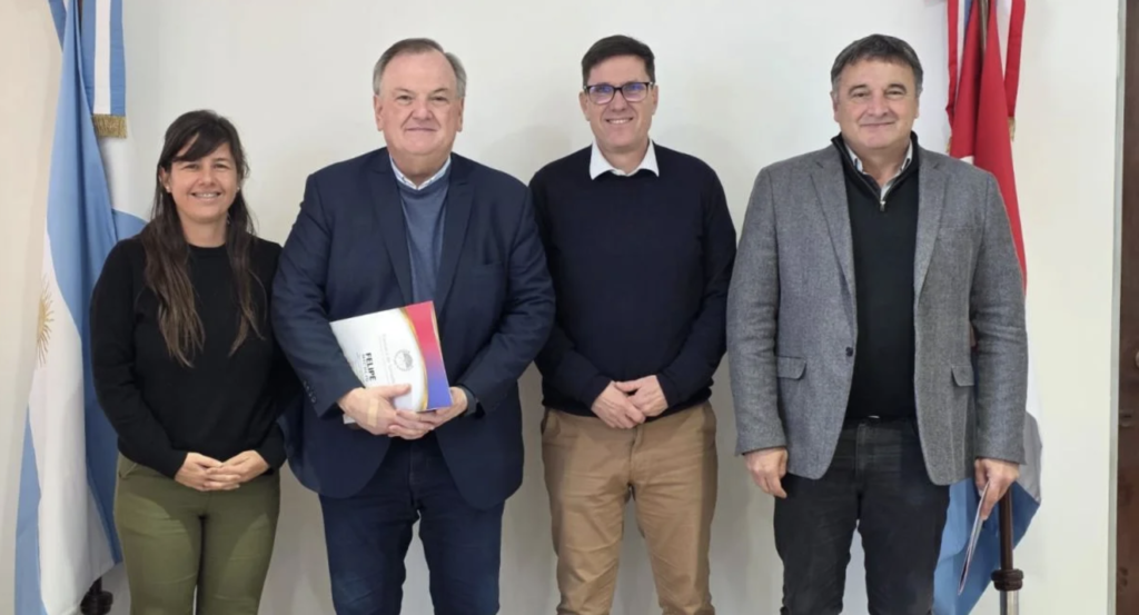 EL SENADOR MICHLIG Y EL MINISTRO JOSÉ GOITY EVALUARON ACCIONES Y OBRAS ESCOLARES PARA EL DPTO. SAN CRISTÓBAL